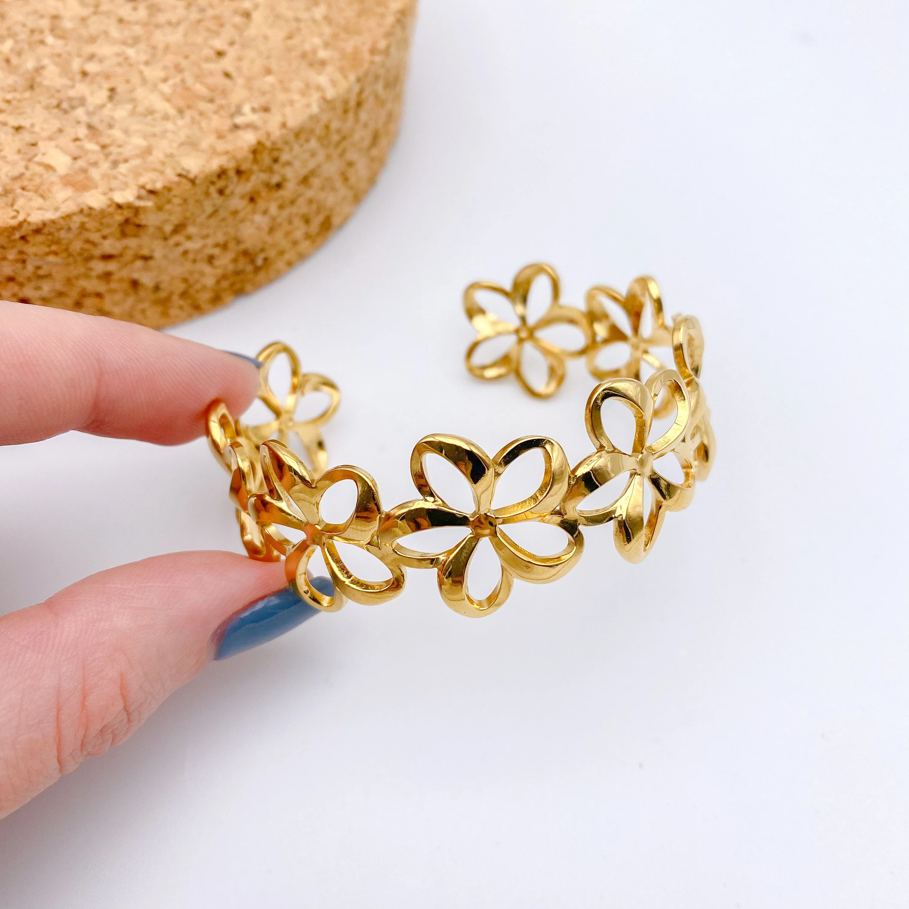 ANEMONE Bangle